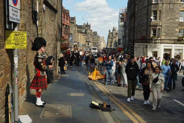Piper - Edinburgh Festival