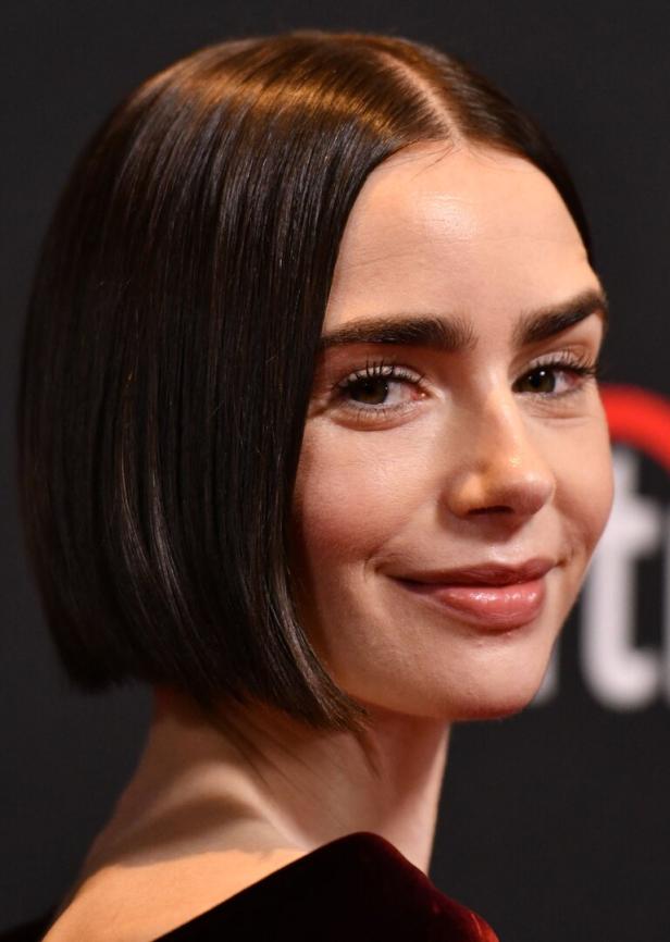Lily Collins mit Soft Curved Bob. 