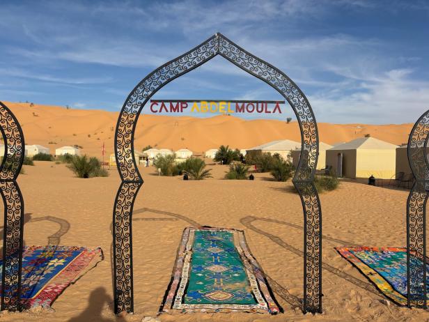 Camp am Rande der tunesischen Sahara.