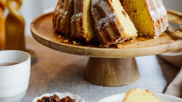 Guglhupf mit Rumrosinen