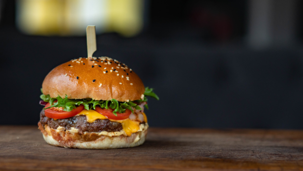 saftiger Cheese-Burger: Die besten Burger Lokale in Österreich