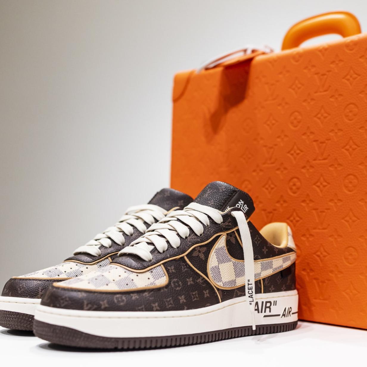 Originale Louis Vuitton,Nike Schuhe mit Bestätigung in Bayern