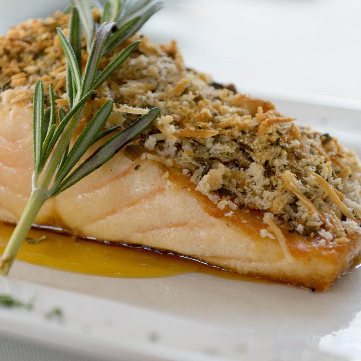 Karfreitagsgericht mit Pep: Saftiges Lachsfilet mit Bärlauchkruste