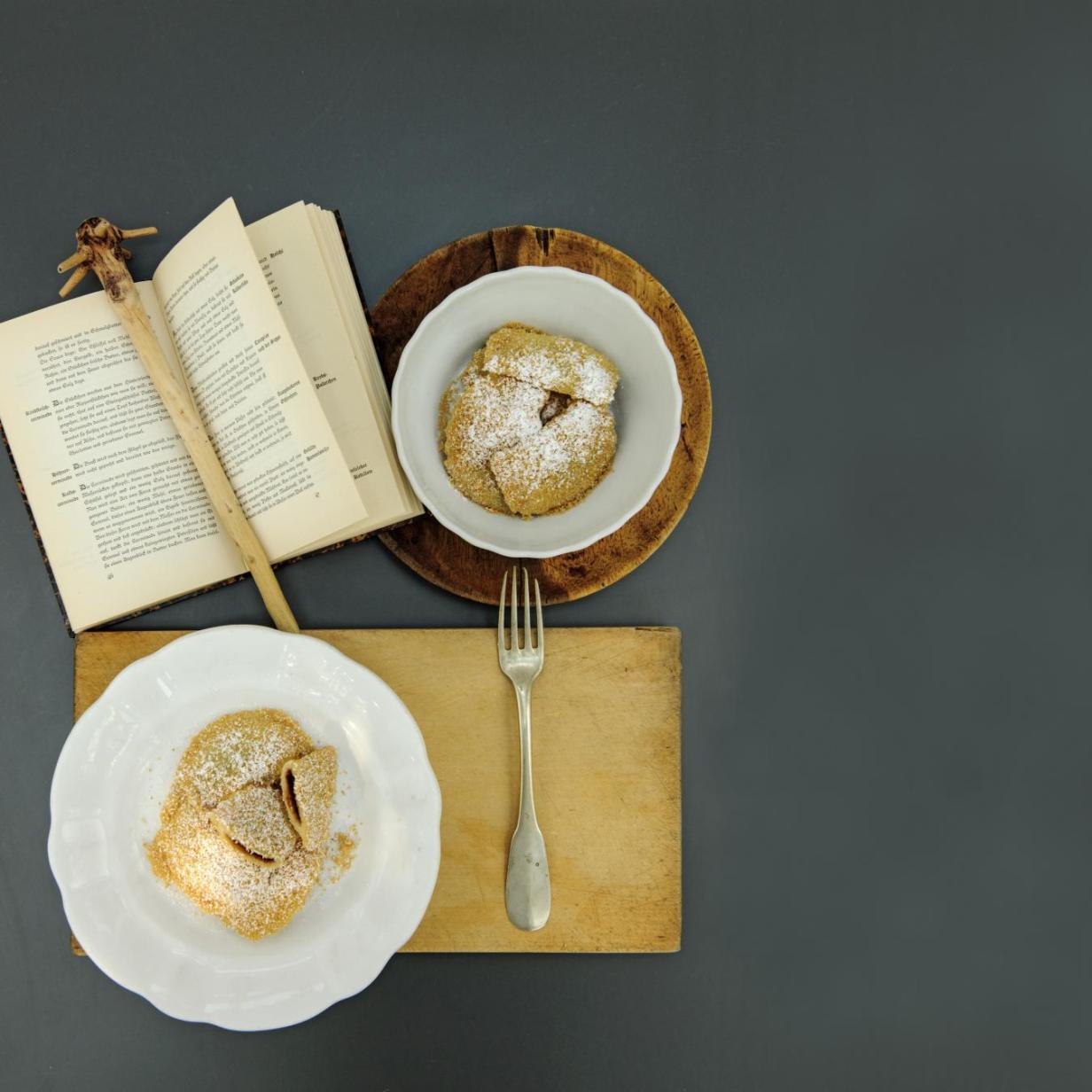 Powidltascherl mit Kardamombrösel