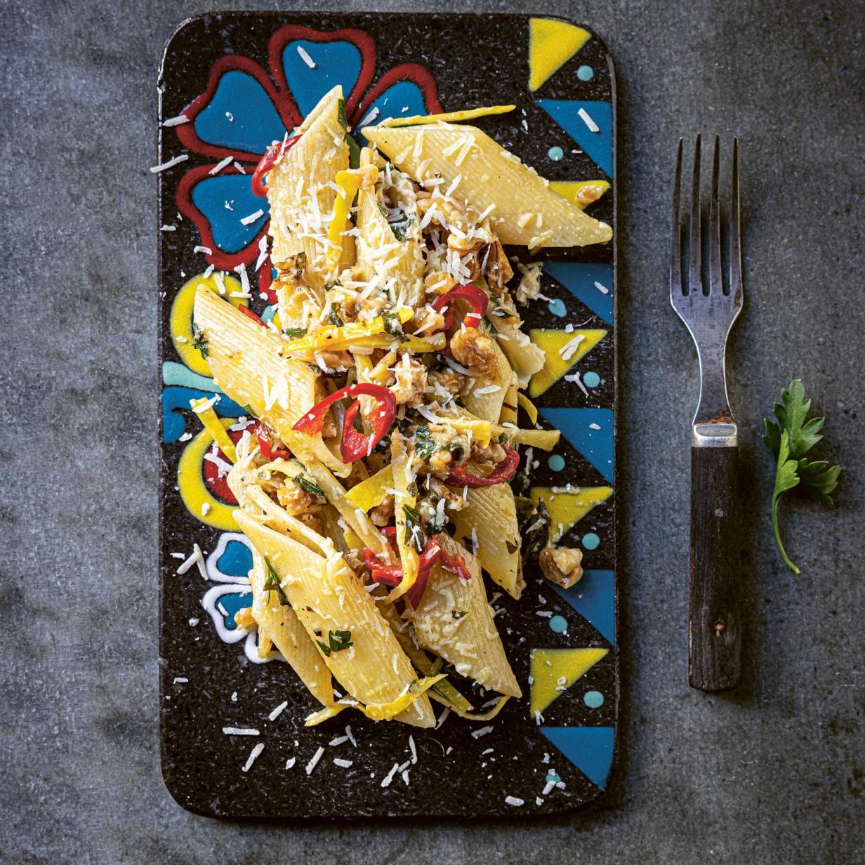 Blitzschnelles Rezept: Penne mit Zitrone und Walnüssen