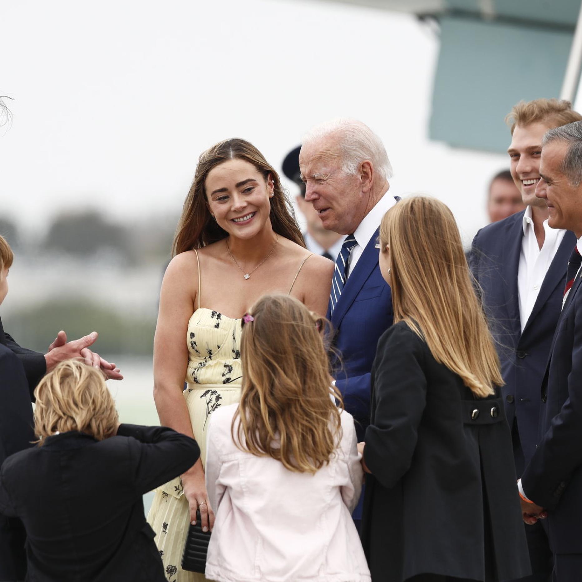 Enkelin von Joe Biden brauchte Leiter für ihre riesige Hochzeitstorte