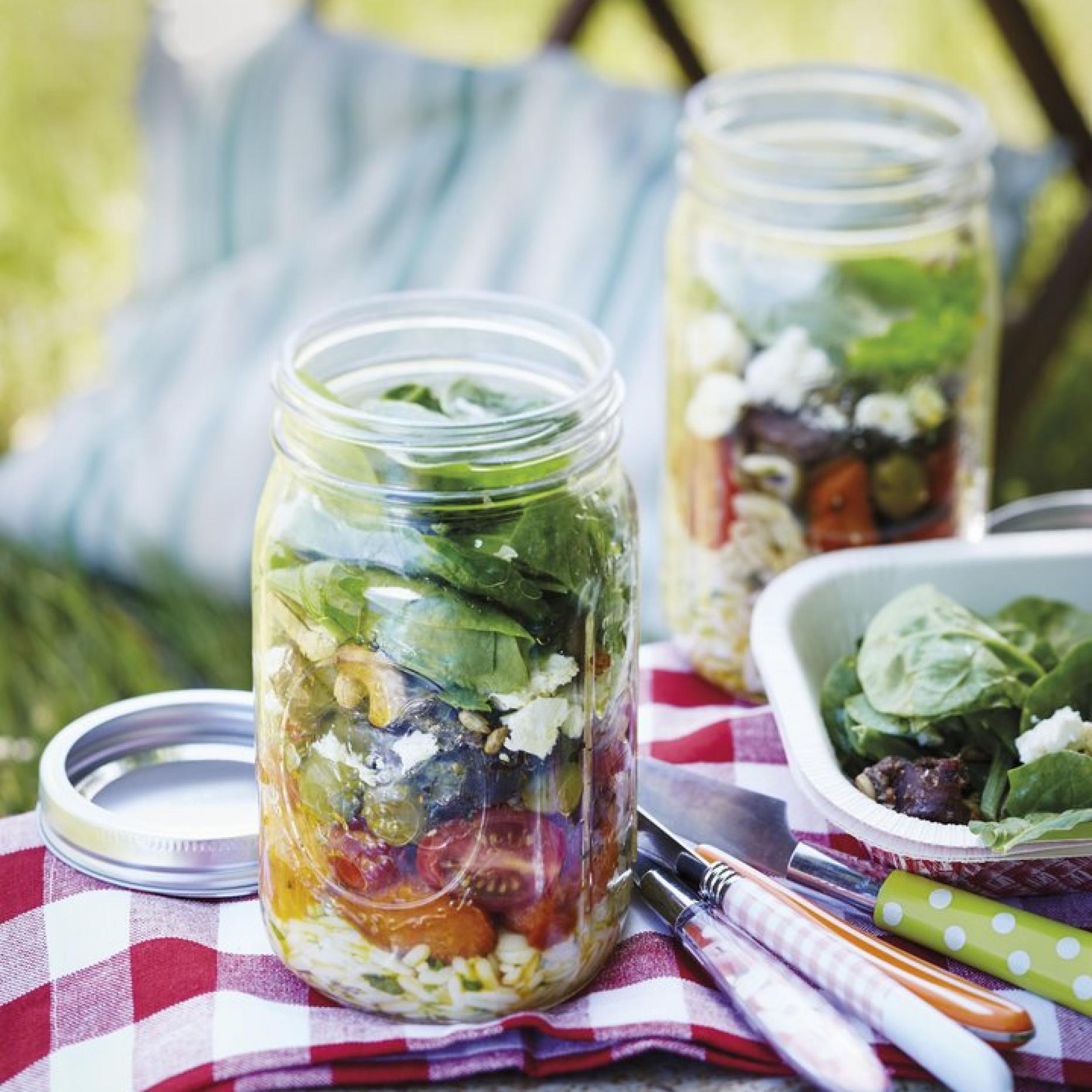 Mini Schichtsalat im Glas Perfekt für Partys &amp; Picknicks