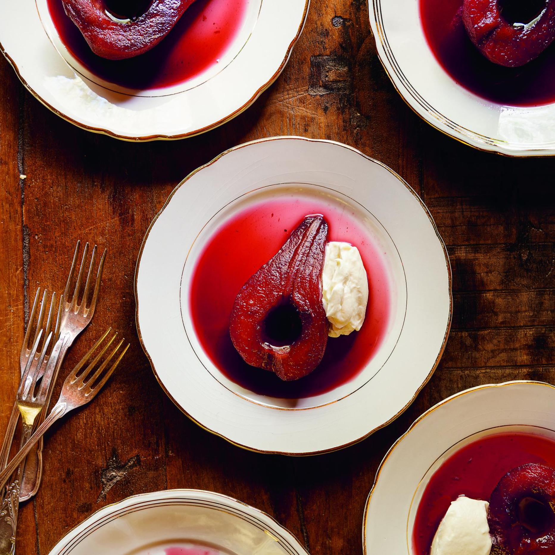 Köstliches Dessert: Birnen in Rotwein