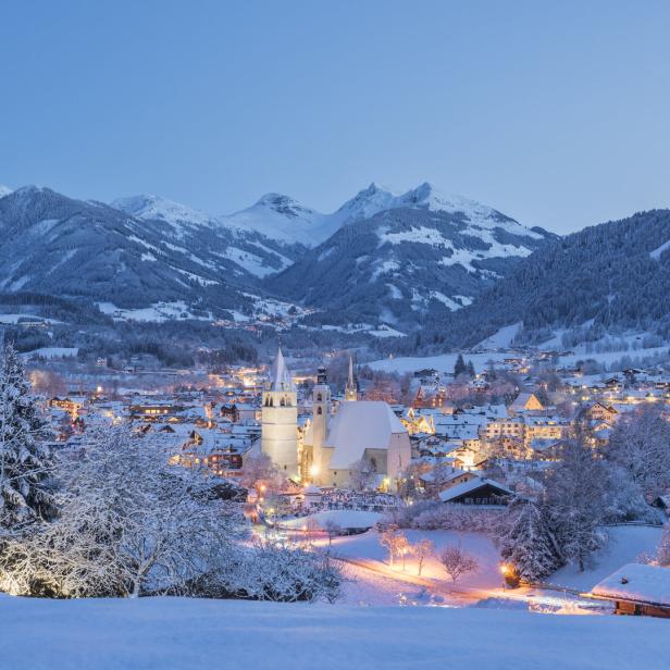 Nur 8.300 Einwohner zählt der Nobel-Skiort in den Kitzbüheler Alpen. Man sagt, Kitzbühel ist für München wie die Hamptons für New York.