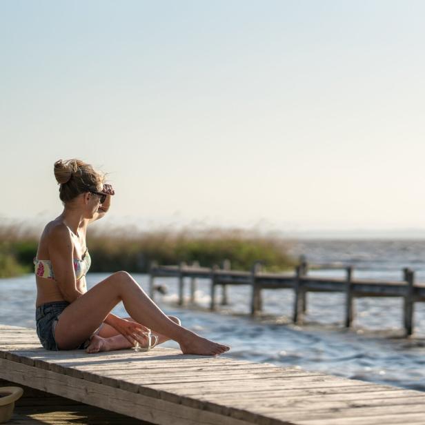 Frau in Podersdorf am Steg