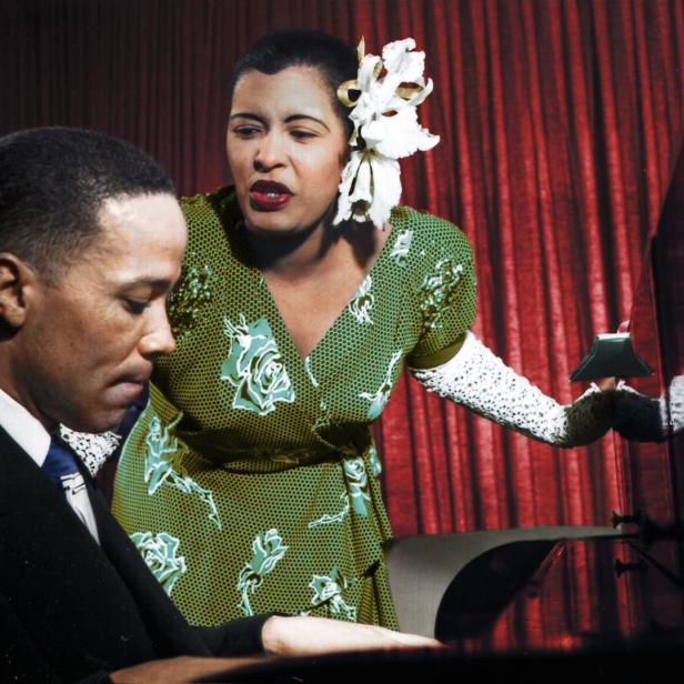Billie Holiday zusammen mit Bobby Tucker am Klavier: Faszinierendes Archivmaterial in „Billie“