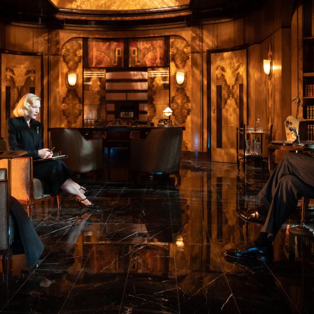 Cate Blanchett als Psychiaterin und Bradley Cooper als Hellseher werden Komplizen in dem Noir-Remake „Nightmare Alley“
