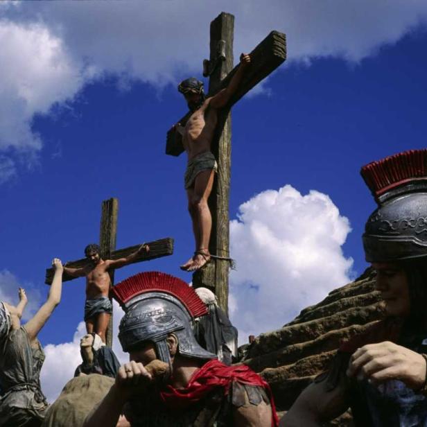 So stellt man sich in der Tierra Santa in Buenos Aires die Kreuzigung Jesu vor.