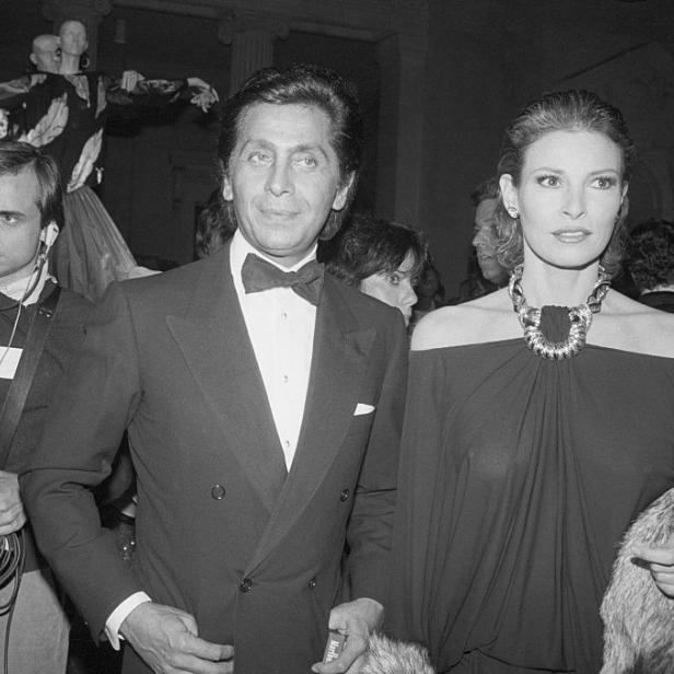 Valentino Garavani 1982 mit Schauspielerin Raquel Welch