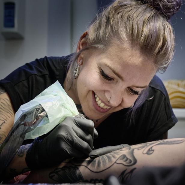 Dunkelbunt Tattoo Studio Stefanie Keuschnigg