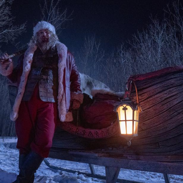 Keine stille Nacht: Santa Claus (David Harbour) muss brutale Zweikämpfe ausfechten, um ein Mädchen zu retten