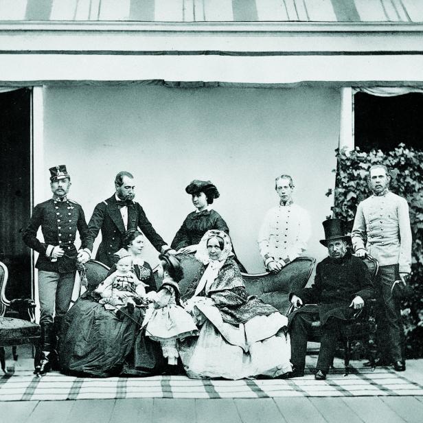 Ludwig Angerer fotografierte 1860 die „allerhöchste Kaiserfamilie“ – mit Sisi und ihren Kindern Gisela und Rudolf.