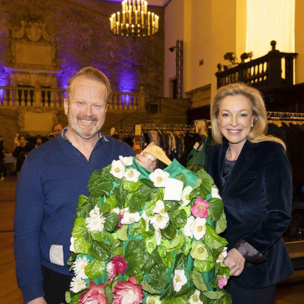 Kostümchef Jan Meier und Festspielpräsidentin Kristina Hammer