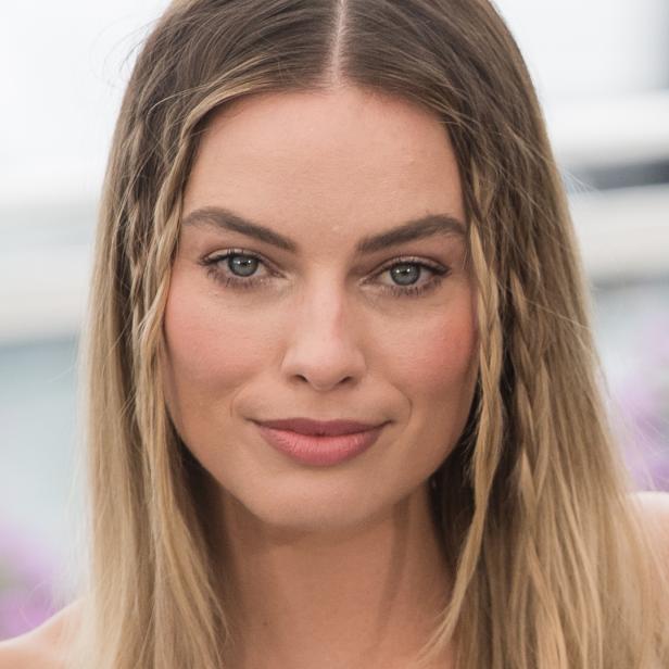 CANNES, FRANCE - MAY 22: Margot Robbie attends the photocall for "Once Upon A Time In Hollywood" during the 72nd annual Cannes Film Festival on May 22, 2019 in Cannes, France. (Photo by Samir Hussein/WireImage)
