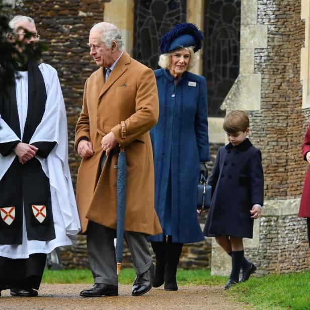 König Charles mit Camilla, Prinz Louis und Prinzessin Charlotte