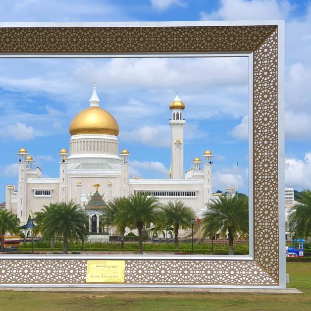 Das bekannteste Fotomotiv in Brunei ist die Sultan-Omar-Ali-Saifuddin-Moschee