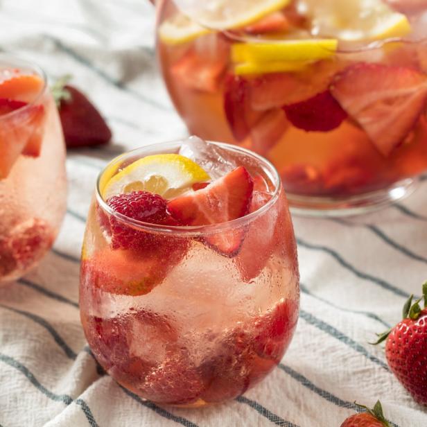 Erdbeer-Bowle im Glas