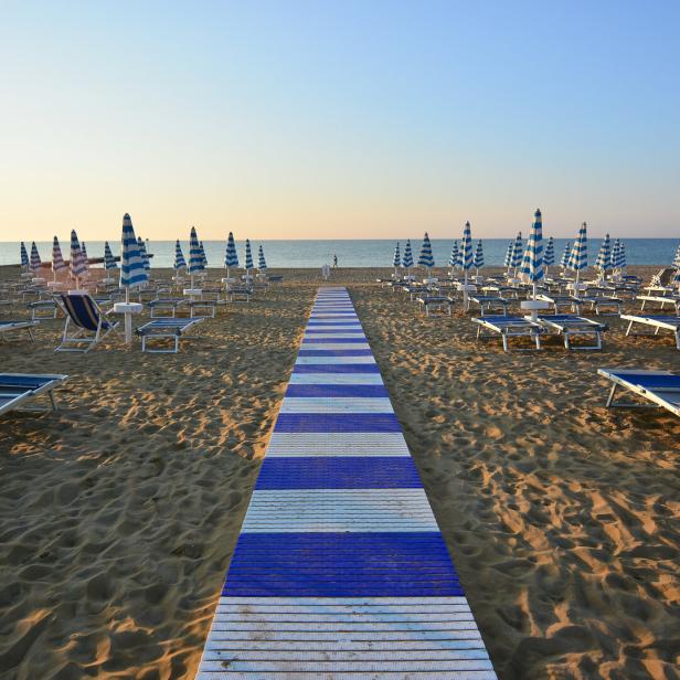 Early,Morning,On,The,Still,Deserted,Beach