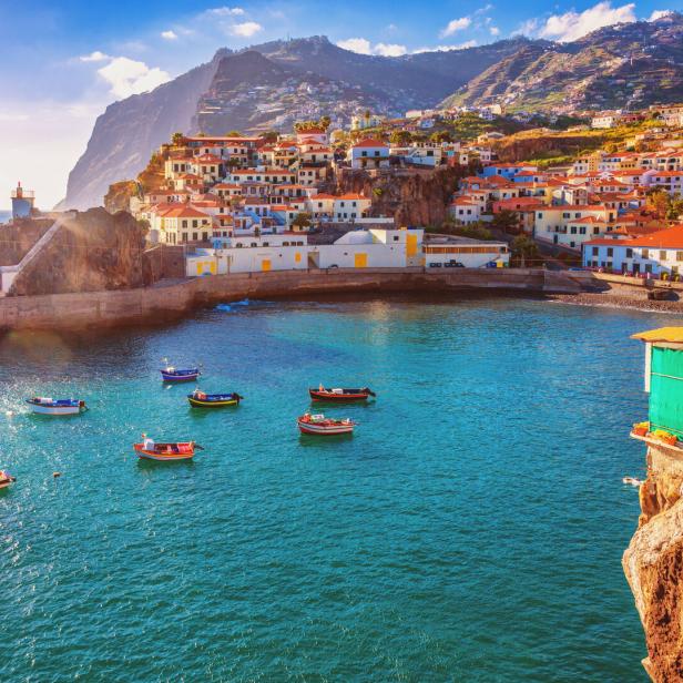 Das Fischerdorf Câmara de Lobos auf Madeira