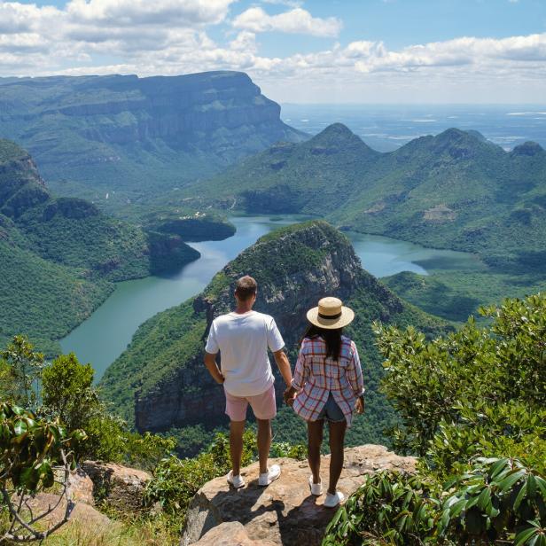 Pärchen genießt die Aussicht auf Südafrika