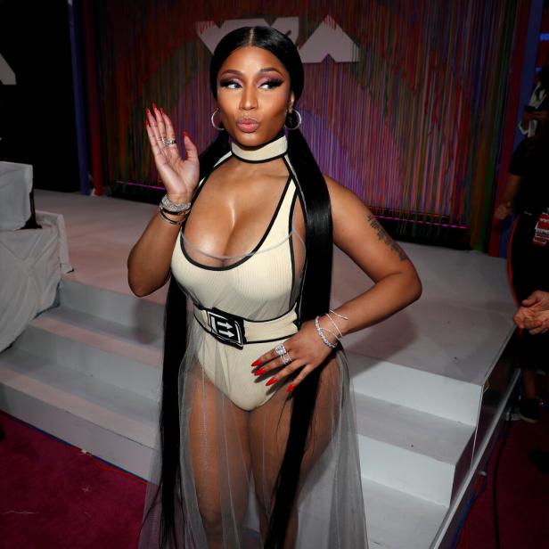 Nicki Minaj posiert bei den MTV Video Music Awards.