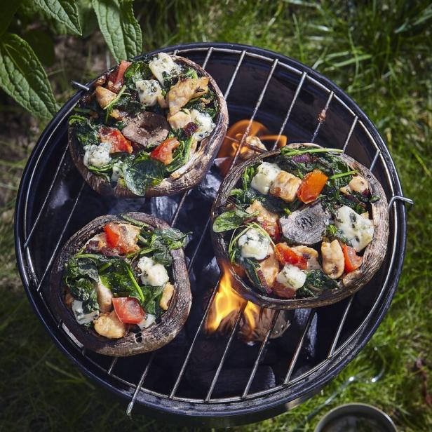 Portobello-Pilze gefüllt mit Hühnchen und Käse