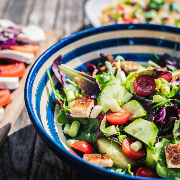 Sommerliche Salatschüssel