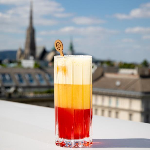 Cocktail aus der The Ritz-Carlton Rooftop Bar: Chamomile Sunset 