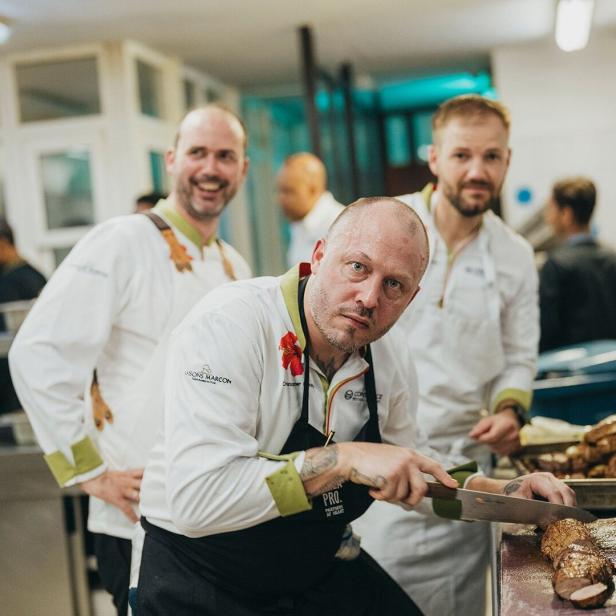 In der Küche Ørjan Johanessen, Christopher Haatuft und Sebastian Gibrand beim Constance Festival Culinaire auf Mauritius