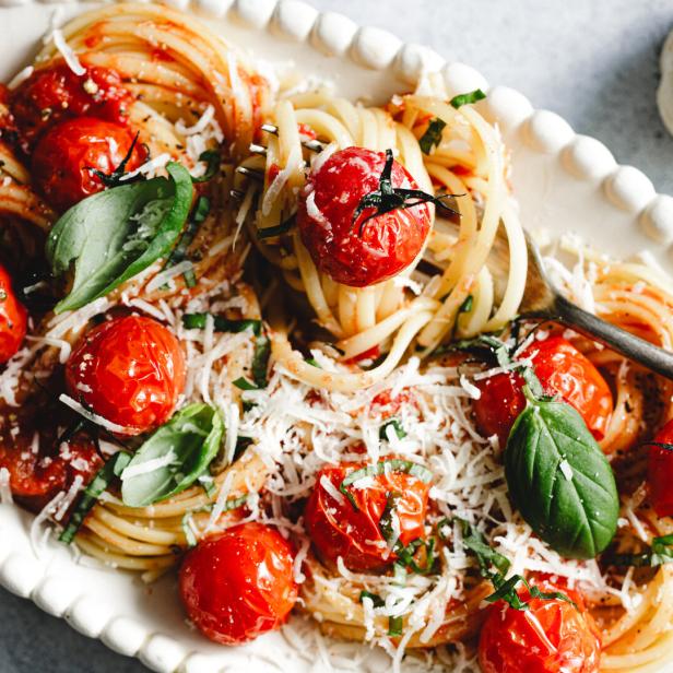 Pasta mit Kirschtomaten und Parmesan