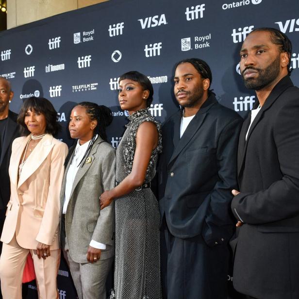 Auf dem Toronto International Film Festival posiert Denzel Washington mit seiner Frau Pauletta (73), Tochter Katia (37), Schauspielerin Danielle (nicht verwandt) und seinen Söhnen Malcolm (33) und John David (40 für die Fotografen.