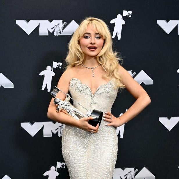 Sabrina Carpenter bei den VMAs 2024: Ihr Kleid ist eine Hommage an Madonna bei den Oscars 1991