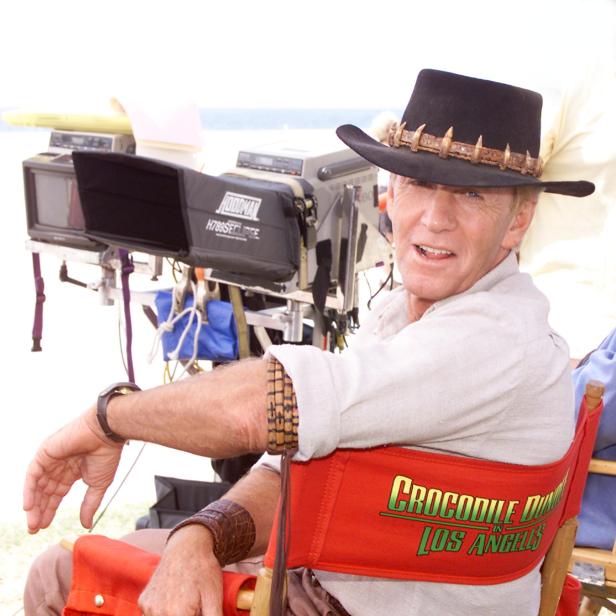 Paul Hogan am Set von Crocodile Dundee in Los Angeles