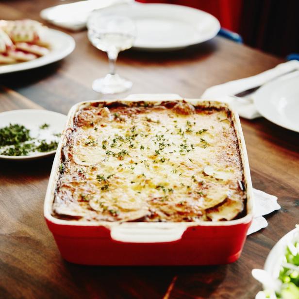 Kartoffelauflauf mit Käse überbacken