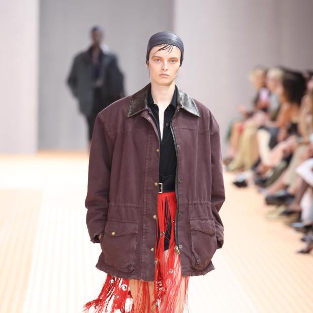 Model bei der Fashion Week in Mailand mit einer Barn Jacket