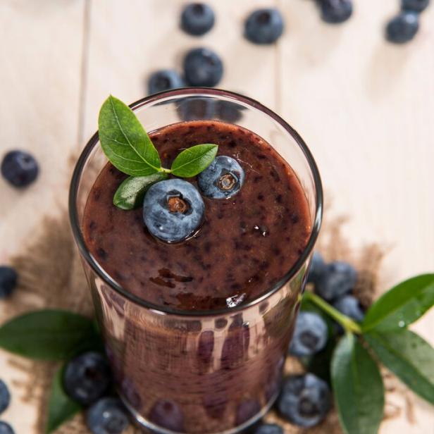 Kakao-Topfen-Creme mit Beeren