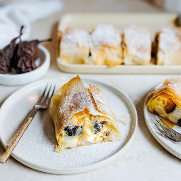 Kletzenstrudel mit Vanillecreme