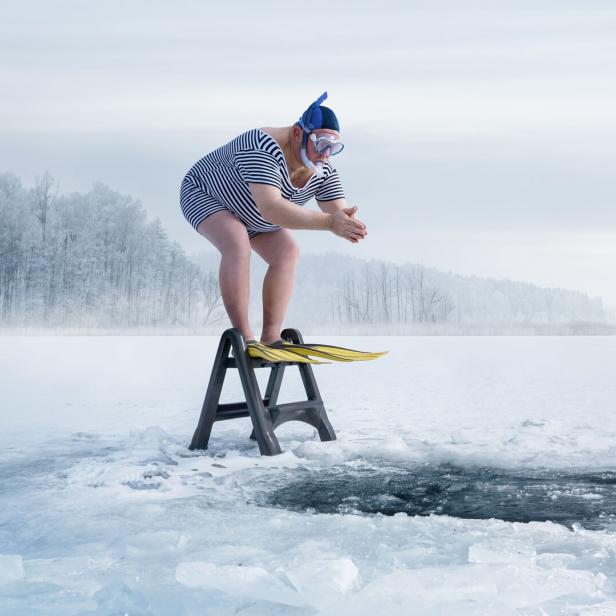 Ob kaltes Duschen, eisiges Winterbaden oder belebendes Kneippen – der Schritt in die Kälte lohnt sich auch für bekennende Warmduscher 