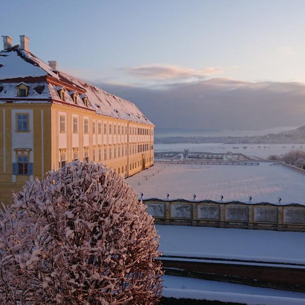 Das imposante Schloss Hof heißt Besucher auch im Winter herzlich willkommen