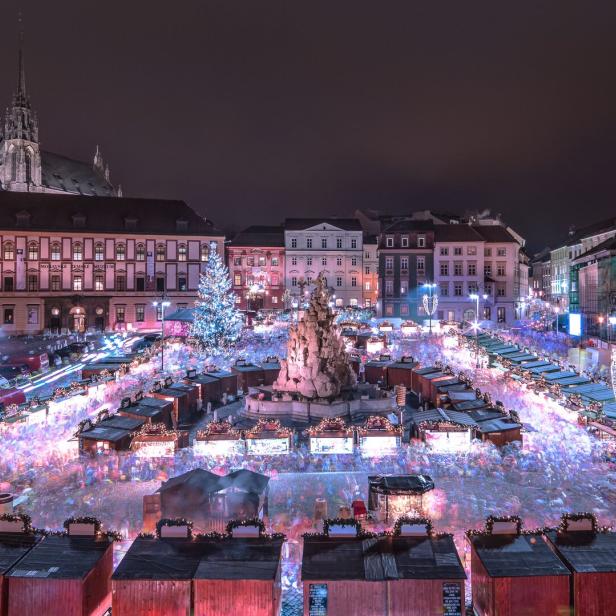 Altstadt von Brünn: Schon im Mittelalter wurden die Verkaufsstände rings um den Parnas-Brunnen angeordnet. Ein Entwurf des Wiener Architekten Johann Bernhard Fischer von Erlach.