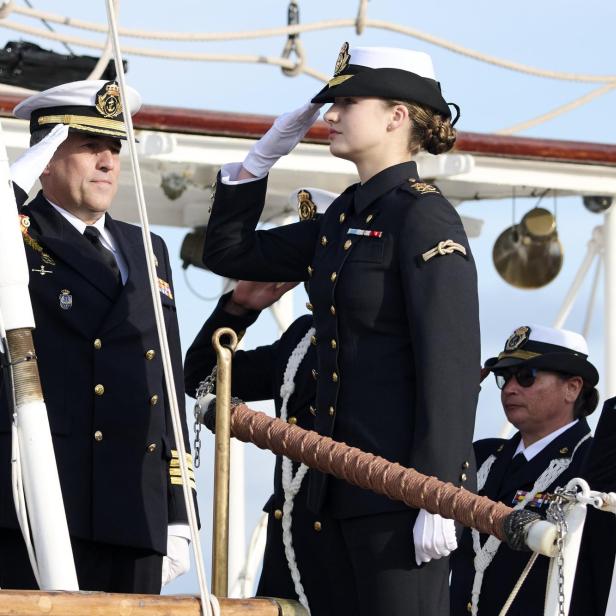 Prinzessin Leonor von Spanien schifft sich am Schulschiff "Juan Sebastián De Elcano" ein