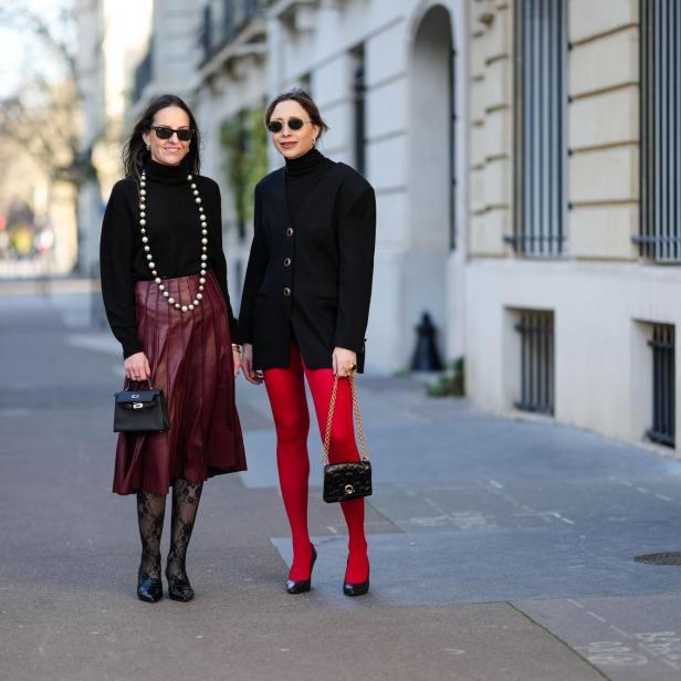 Alba Garavito Torre und Emy Venturini zeigen's in Paris vor: Strumpfhosen werden groß in Szene gesetzt