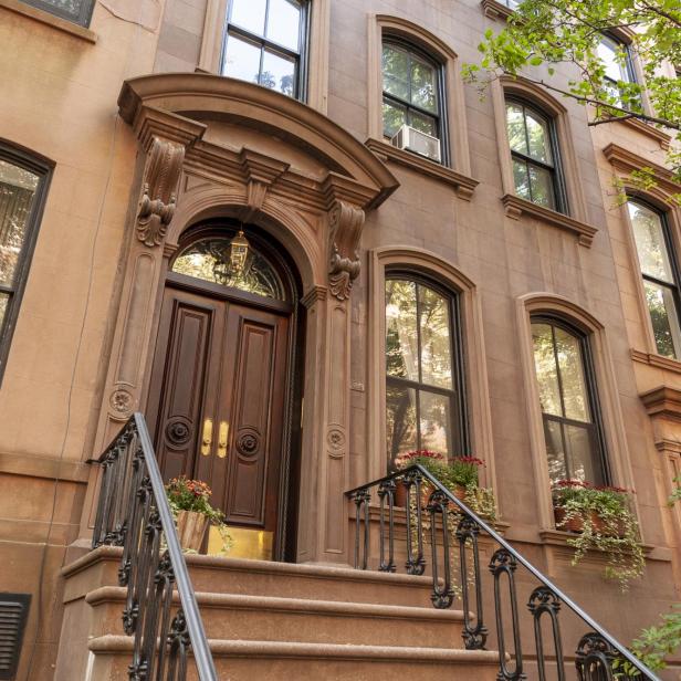 In diesem Haus auf der Perry Street in Greenwich Village, New York, "wohnte" Carrie Bradshaw in Sex and the City