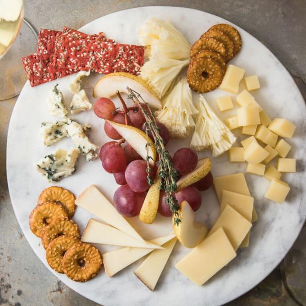 Damit Käse sein volles Aroma entfalten kann, sollte man ihn bei Zimmertemperatur essen