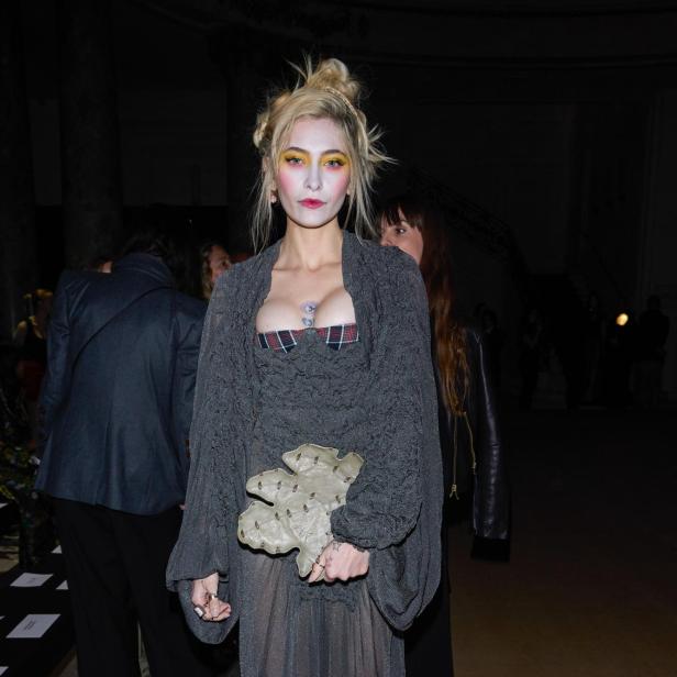 Paris Jackson im Look von Vivienne Westwood